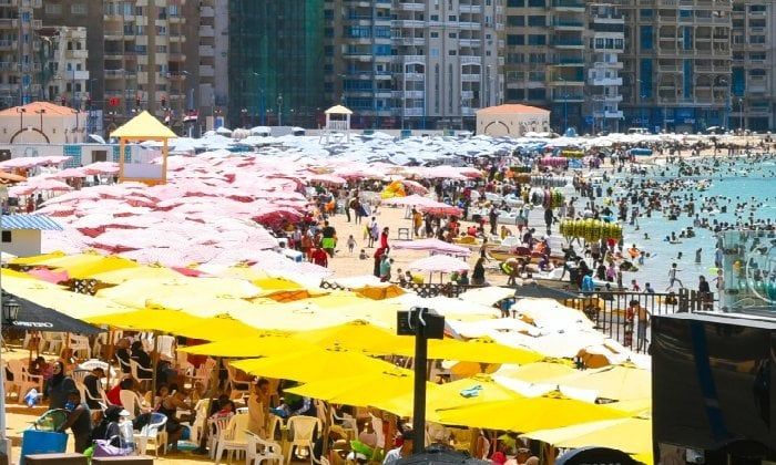 إقبال كثيف على الإسكندرية خلال عيد الأضحى وسط استعدادات مكثفة لاستقبال الزائرين