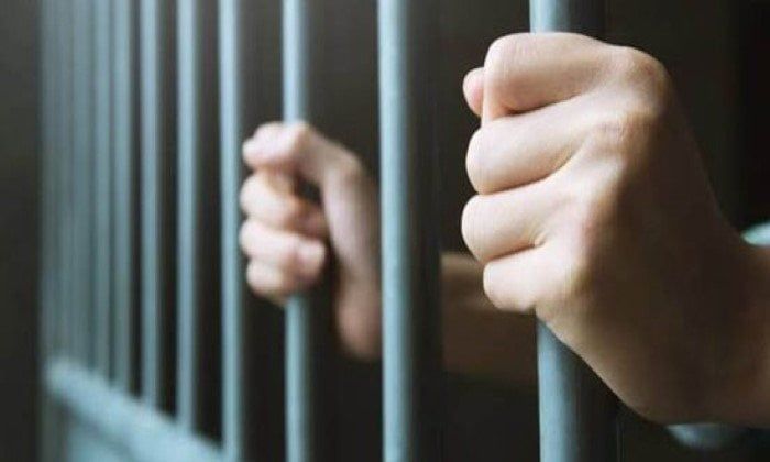 ضربه حتى الموت.. حبس الأب المتهم بقتل ابنه بالبحيرة 4 أيام على ذمة التحقيقات