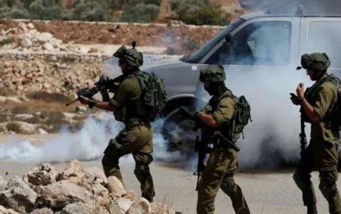 مصادر فلسطينية: الاحتلال يقتحم قرى وبلدات شمال طولكرم ويعتقل شابين