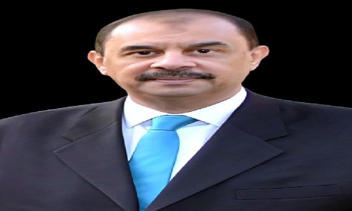 محافظ سوهاج يصرف مكافأة 5 آلاف جنيه لمسؤول حماية الأراضي ويعينه مديرًا للبساتين