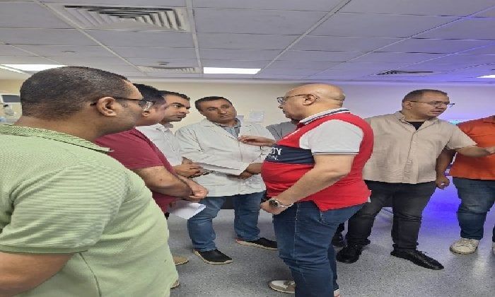 مدير صحة قنا يتفقد مستشفى نجع حمادي ويوجه بزيادة الحضانات