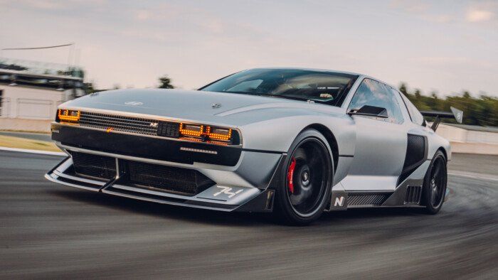 تجمع بين أصالة السبعينات وتقنيات المستقبل.. سيارة هيونداي Pony Coupe