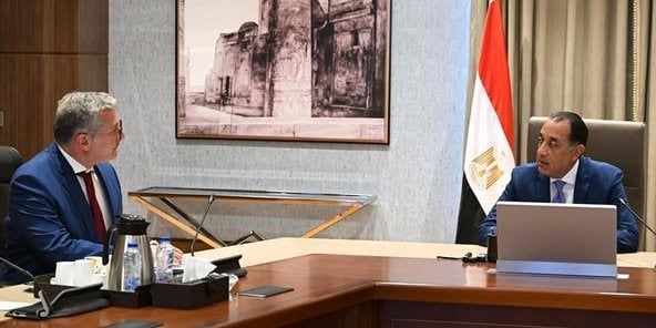 رئيس الوزراء يؤكد مواصلة الدولة دعمها لقطاع البترول وجذب المزيد من الاستثمارات