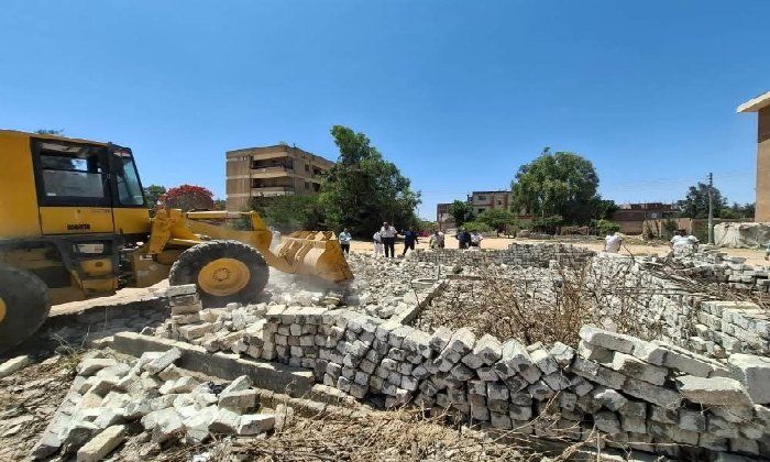 إزالة تعديات على مساحة 7877 متر أراضٍ زراعية ومبانٍ مخالفة بالبحيرة