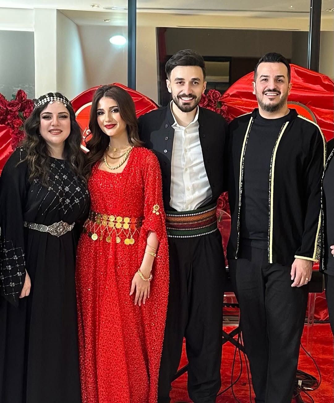 شيرين بيوتي وأسامة مروة مع فرقة