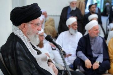 خامنئي يعيين حبيب الله سياري قائدا مؤقتا للأركان واللواء وحيدي قائدا للحرس الثوري