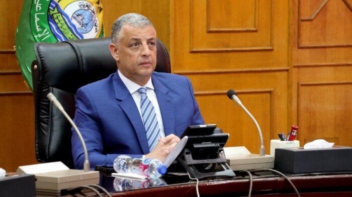 محافظ الإسماعيلية يناقش مشكلات مياه الشرب بالمراكز والمدن والأحياء