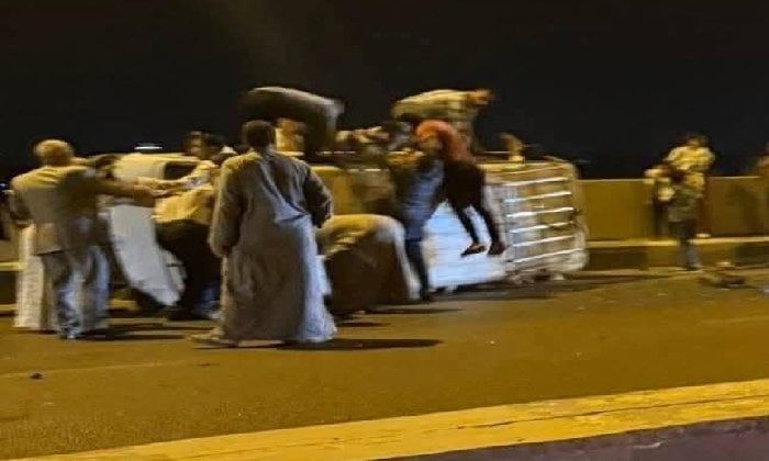 بالأسماء.. إصابة 10 في حادث تصادم سيارتين بالبحيرة