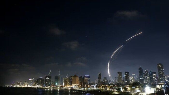 جيش الاحتلال الإسرائيلي يعلن مهاجمة مواقع لإطلاق الصواريخ وسط إيران