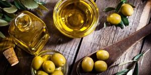 هل زيت الزيتون مفيد فعلاً لبشرتك مميزاته وعيوبه - تواصل نيوز