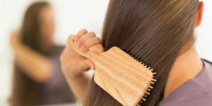 أخطاء شائعة تؤثر على صحة شعرك - تواصل نيوز