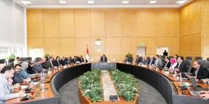 وزير الإسكان يتابع موقف مشروعات المرافق وتوطين الصناعة - تواصل نيوز