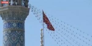 إيران ترفع الرايات الحمراء على المساجد استعدادا للانتقام من إسرائيل - تواصل نيوز