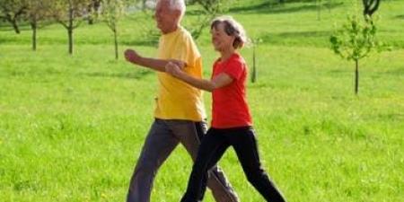 كم يومًا بالأسبوع نحتاج للمشي للحفاظ على صحة القلب؟.. طبيب ينصح - تواصل نيوز