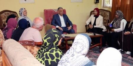 محافظ الإسماعيلية يشارك نزلاء قصر ضيافة كبار السن احتفالهم بالعيد - تواصل نيوز
