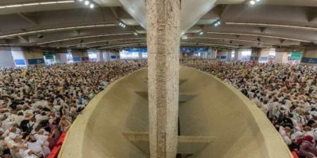 ضيوف الرحمن يختتمون رمي الجمرات في ثالث أيام التشريق - تواصل نيوز