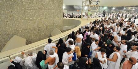 ضيوف الرحمن يختتمون رمي الجمرات في ثالث أيام التشريق - تواصل نيوز