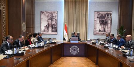 مدبولى يتابع التشغيل التجريبي لمشروع تطوير منظومة زيارة الأهرامات - تواصل نيوز