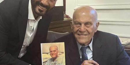 لحظة حلوة في الحياة.. خالد النبوي يوثق لقاءه بالدكتور مجدي يعقوب - تواصل نيوز
