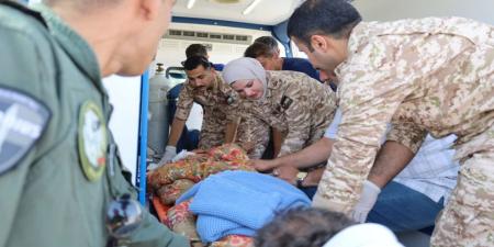 القوات المسلحة تنفذ عملية إجلاء طبي جديدة لأطفال من قطاع غزة براً وجواً - تواصل نيوز