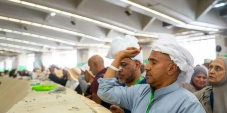 الحجاج يرمون الجمرات في ثالث أيام التشريق- فيديو - تواصل نيوز
