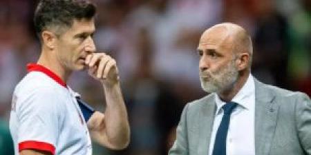 استقالة مدرب بولندا بعد تهديدات ليفاندوفسكي - تواصل نيوز