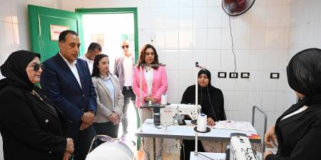عاجل وحصرى - رئيس الوزراء يتفقد "مشغل البحراوية" بقرية زاوية صقر - تواصل نيوز