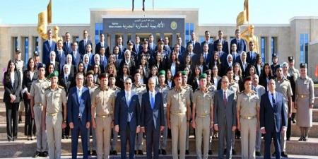 عاجل وحصرى - الأكاديمية العسكرية المصرية تنظم مراسم تخريج الدورة التدريبية رقم (8) - تواصل نيوز