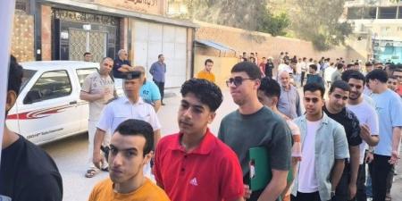 شاهد الان - 40 ألف طالب وطالبة يؤدون أول أيام امتحانات الثانوية العامة في 117 لجنة بالبحيرة - تواصل نيوز