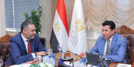 شاهد الان - لإنشاء محطات تقوية شبكات المحمول بـ35 موقعًا بمراكز الشباب والأندية.. وزير الشباب والرياضة يشهد توقيع بروتوكول تعاون مع ڤودافون مصر - تواصل نيوز