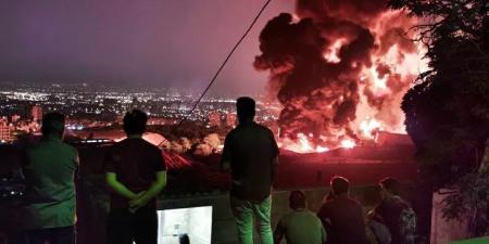احنا بتوع الجديد - إسرائيل تهاجم مخزن نفط وموقعا نوويا في طهران وإيران تسقط مسيّرات - تواصل نيوز