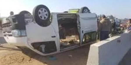 عاجل وحصرى - إصابة 6 إثر انقلاب سيارة ميكروباص أعلى طريق الواحات - تواصل نيوز