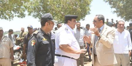 عاجل وحصرى - محافظ قنا يشرف على استخراج جثمان طفلة من تحت الأنقاض - تواصل نيوز