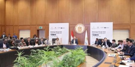 عاجل وحصرى - عاشور: استمرار دعم البنك للمؤسسات التعليمية للارتقاء بالتصنيف الدولي - تواصل نيوز