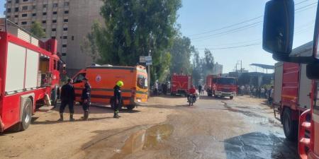 عاجل وحصرى - السيطرة علي حريق بقاعة افراح بالمنصورة واصابة شخصين باختناق - تواصل نيوز