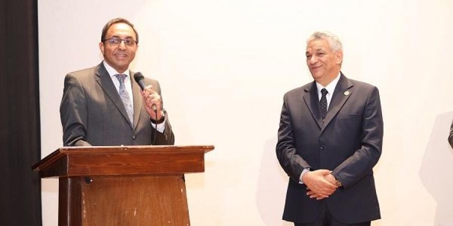 محافظ قنا يشهد ندوة ضمن مبادرة معًا بالوعي نحميها بقصرالثقافة - تواصل نيوز