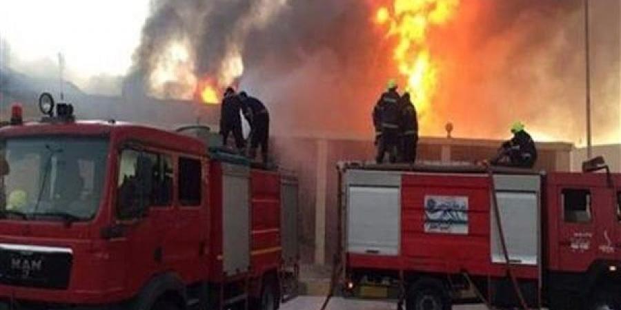 اندلاع حريق في مصنع ملابس بالقليوبية.. والدفع بسيارات الإطفاء - تواصل نيوز