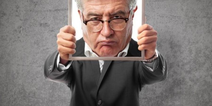 صفات الشخص النرجسي.. تعرف على نقطة ضعفه وكيفية التعامل معه - تواصل نيوز