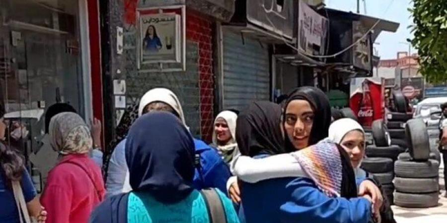 طلاب الإعدادية بالقليوبية يحتفلون بنهاية العام الدراسي - تواصل نيوز