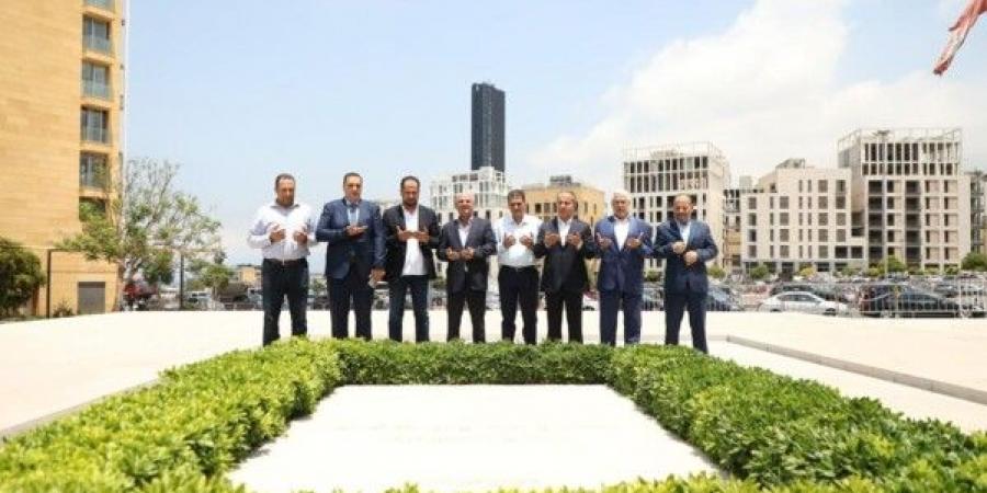 وفد من رؤساء البلديات في زحلة زار ضريح رفيق الحريري: عازمون على مواصلة مسيرته - تواصل نيوز