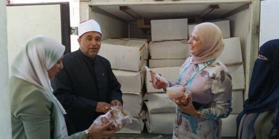 وزارة الأوقاف تهدي محافظة الإسماعيلية لحوم ومواد غذائية لتوزيعها على الأسر الأولى بالرعاية - تواصل نيوز