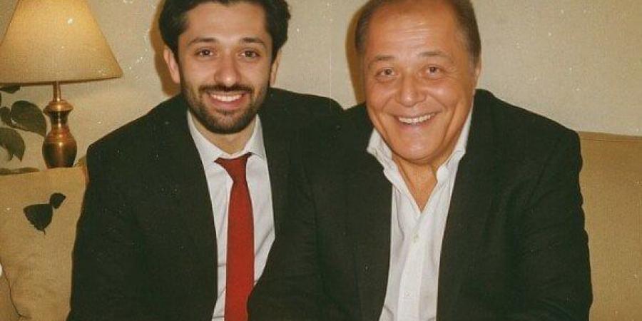 «رافع راسنا لآخر العمر».. رسالة كريم محمود عبد العزيز لوالده في ذكرى ميلاده - تواصل نيوز