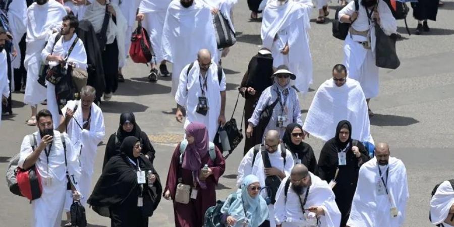 حجاج بيت الله يفدون إلى عرفة لأداء ركن الحج الأعظم - تواصل نيوز
