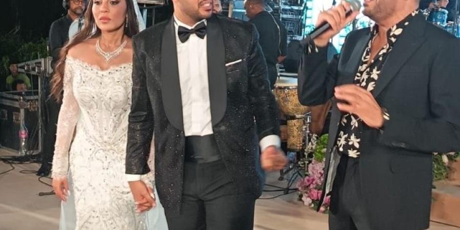 محمد حماقي يتألق فى حفل زفاف محمد شاهين ورشا الظنحاني - تواصل نيوز