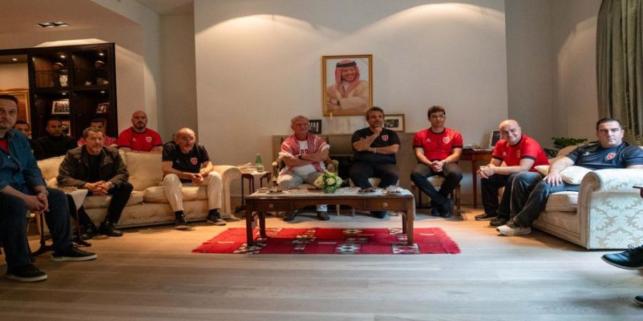 الملك يتابع مباراة النشامى مع عُمان من السفارة الأردنية في لندن - تواصل نيوز