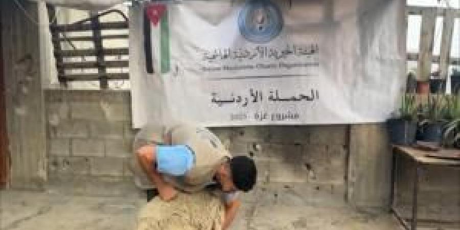 الحملة الأردنية والهيئة الخيرية الهاشمية توزعان لحوم أضاحي في غزة - تواصل نيوز