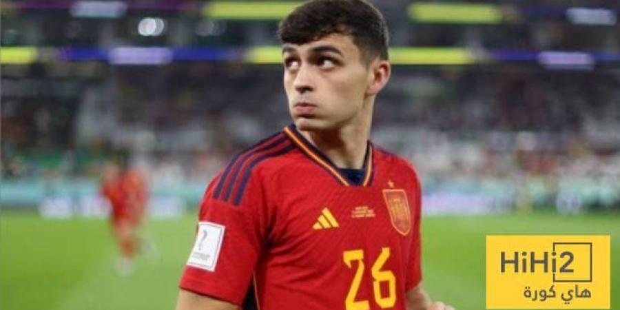 صورة.. بيدري يلبي طلب المشجعين في ميونخ - تواصل نيوز