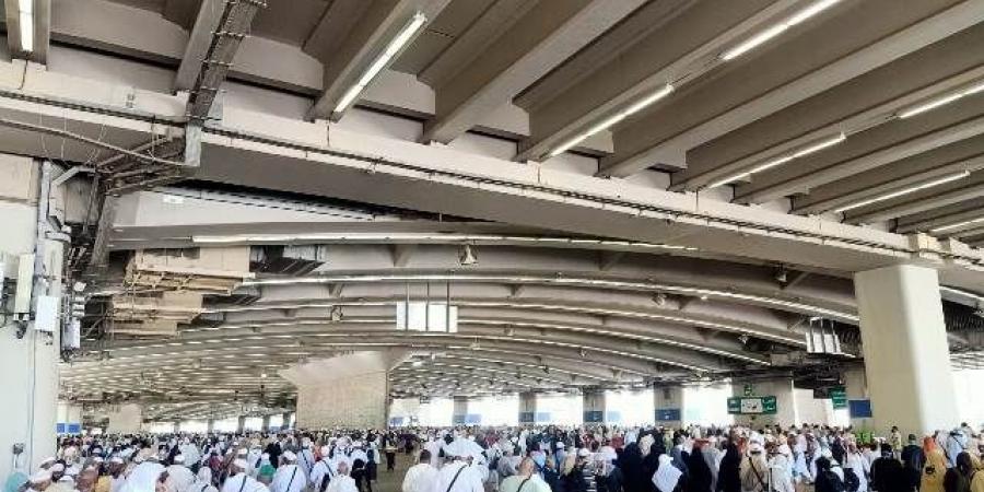 الحجاج يقضون أول أيام التشريق بمشعر منى وخدمات متميزة بمخيمات السياحة - تواصل نيوز
