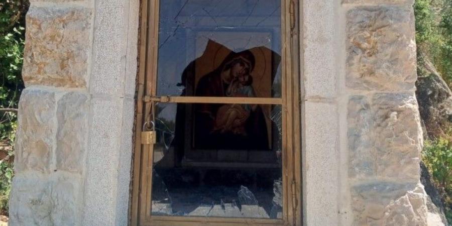 مجهولون حطموا واجهة مزار للسيدة العذراء في بلدة شدرا- عكار - تواصل نيوز