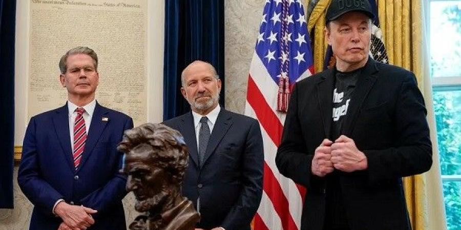 واشنطن بوست عن مستشار سابق لترامب: إيلون ماسك ووزير الخزانة تبادلا اللكمات بالبيت الأبيض في نيسان الماضي - تواصل نيوز